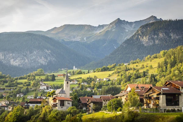 Idyllisch Landschap Van Filisur Dorp Bij Zonsopgang Engadine Zwitserse Alpen — Stockfoto