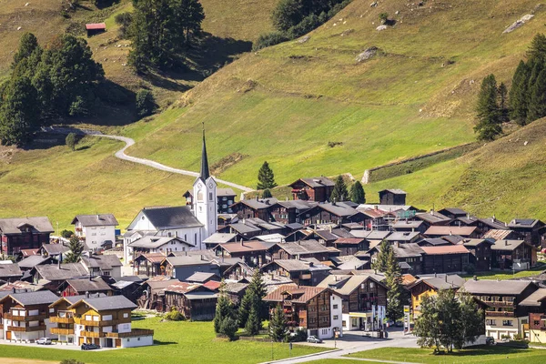 Idilli Táj Falu Graubunden Völgyben Napsütéses Tavasszal Svájci Alpokban Svájc — Stock Fotó