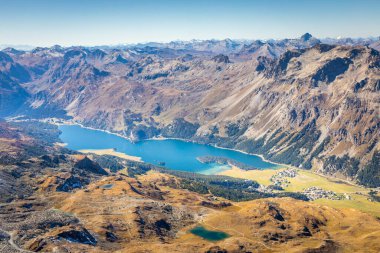 Silvaplana Gölü 'nün üstünde, Piz Corvatsch' tan Sils ve Maloja, Yukarı Motor, Graubunden, İsviçre