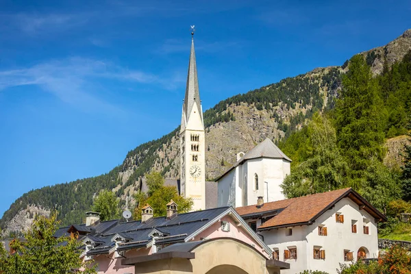 Gündoğumunda Zernez Köyünün Idyllic Manzarası Engadine Swiss Alps Sviçre — Stok fotoğraf