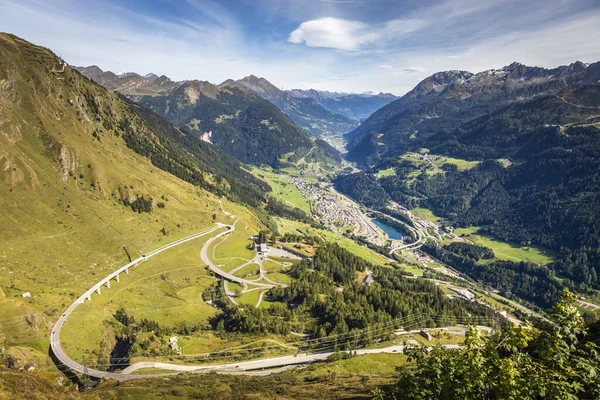 스위스 휘황찬란 알프스를 달리는 — 스톡 사진