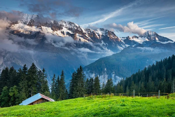 Pohled Zasněžené Bernské Švýcarské Alpy Vesnici Murren Švýcarsko — Stock fotografie