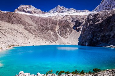Cordillera Blanca 'da Idyllic laguna 69, karla kaplı And Dağları, Ancash, Peru