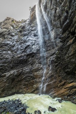 Bernese Oberland 'deki Grindelwald Buzul Vadisi Kanyonu' nun bahar zamanı, İsviçre Alpleri, İsviçre