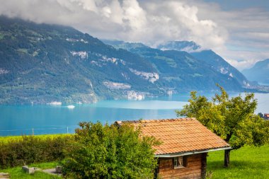 Bernese Oberland, İsviçre Alpleri 'ndeki şehirler arası hava manzarası.