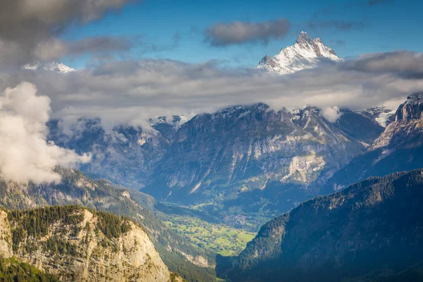 Misty Eiger Acima Vale Grindelwald Alpes Suíços Bernese Cobertos Neve — Fotografia de Stock