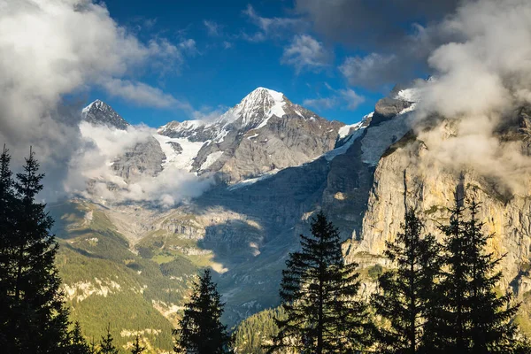 Góry Misty Eiger Monch Snowcapped Berneńskich Alp Szwajcarskich Widok Murren — Zdjęcie stockowe
