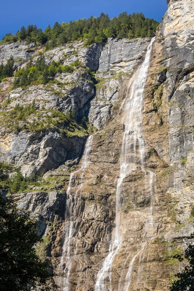 Водопад Фаббах Швейцарских Альпах — стоковое фото