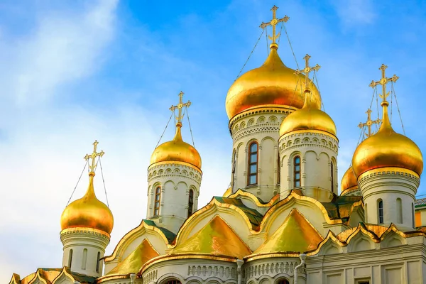 러시아 모스크바 일출시에 크렘린 내부에 러시아 정교회의 — 스톡 사진