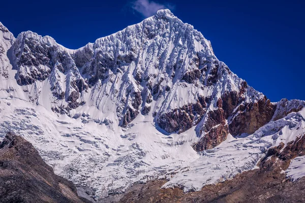 Śnieżny Szczyt Góry Lodowcem Cordillera Blanca Niedaleko Huaraz Ancash Andes — Zdjęcie stockowe