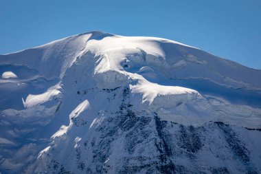 Bernina ve Palu dağları İsviçre Alpleri, Motoru, İsviçre 'de buzullarla çevrili.