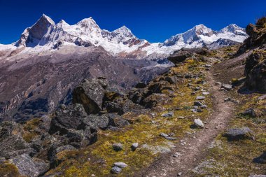 Huascaran 'da dağ geçidi, Cordillera Blanca, karlı And Dağları, Ancash, Peru