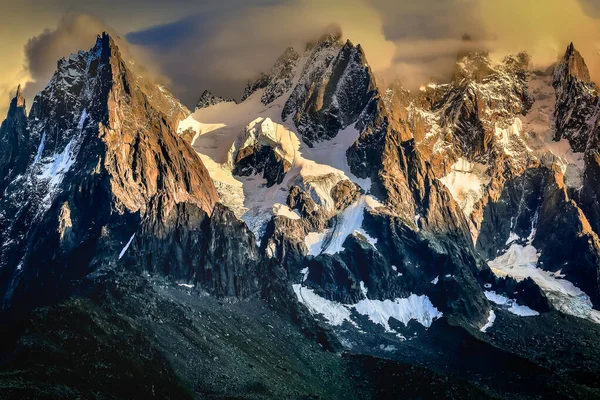 Masyw Mont Blanc Idylliczny Krajobraz Alpejski Słoneczny Dzień Chamonix Alpy — Zdjęcie stockowe