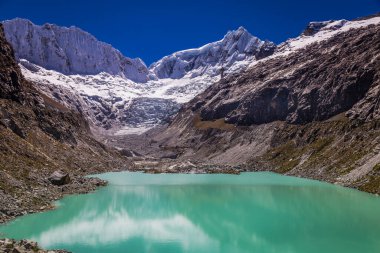 Cordillera Blanca 'da Idyllic laguna Llaca, karla kaplı And Dağları, Ancash, Peru