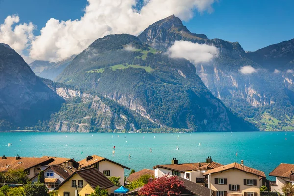 Bernese Oberland, İsviçre Alpleri 'ndeki şehirler arası hava manzarası.