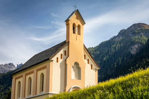 아데스 교회의 스위스 알프스 — 스톡 사진