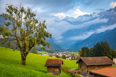 Gündoğumunda Engelberg köyünün Idyllic manzarası, Obwalden, İsviçre Alpleri, İsviçre