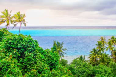 Huahine Tropikal cennet, Idyllic turkuaz ve Fransız Polinezyası 'nda güneşli plaj, Tahiti
