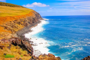Paskalya Adası, Rapa Nui Idyllic sahilinde ve Pasifik Okyanusu kıyılarında, Şili