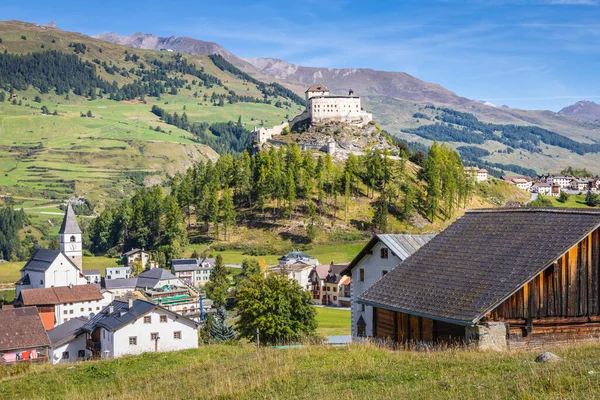 Gündoğumunda Scuol Tarasp Köyünün Idyllic Manzarası Engadine Swiss Alps Sviçre — Stok fotoğraf
