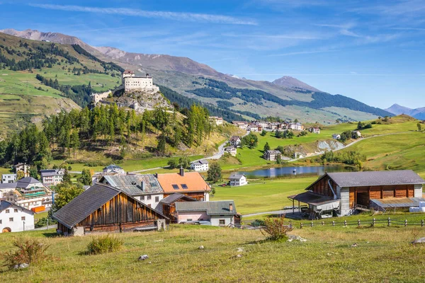 Gündoğumunda Scuol Tarasp Köyünün Idyllic Manzarası Engadine Swiss Alps Sviçre — Stok fotoğraf