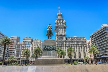 Central Independence square, Plaza del Independencia, in the city of Montevideo, Uruguay