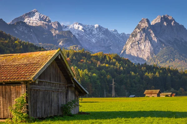Bavarian Alps Rustic Farm Barns Garmisch Partenkirchen Zugspitze Massif Bavaria — Stockfoto