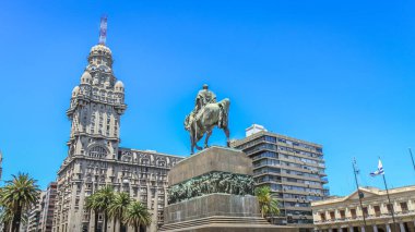 Central Independence square, Plaza del Independencia, in the city of Montevideo, Uruguay