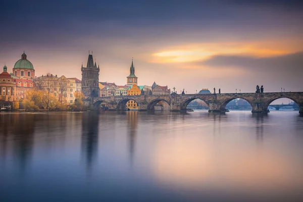 Панорама Над Річкою Прага Влтава Драматичний Вечір Чехія Ліцензійні Стокові Фото