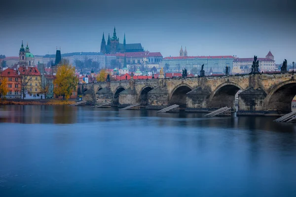 Панорама Над Річкою Прага Влтава Драматичний Вечір Чехія Стокове Зображення