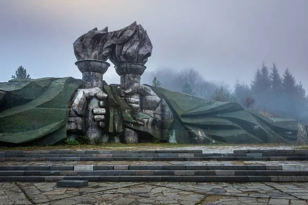 Soviet Abandoned Monument Buzludja Memorial Bulgaria Countryside Mist Evening Eastern — Foto de Stock