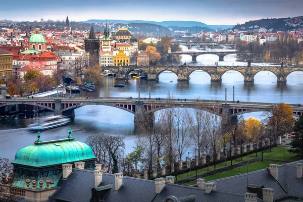 Панорама Над Річкою Прага Влтава Драматичний Вечір Чехія — стокове фото