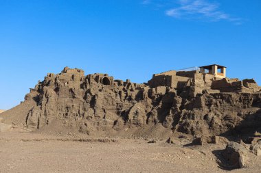 Mısır 'ın Aswan kentindeki Fil Adası' ndaki Antik Mısır Uydu Tapınağı 