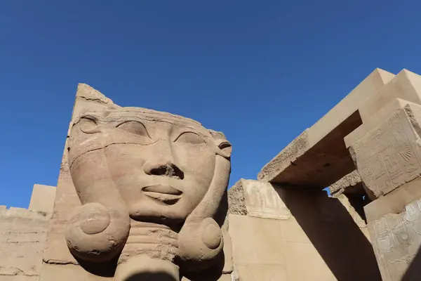 Antik Mısır heykeli Aswan, Mısır 'daki Satet tapınağında 