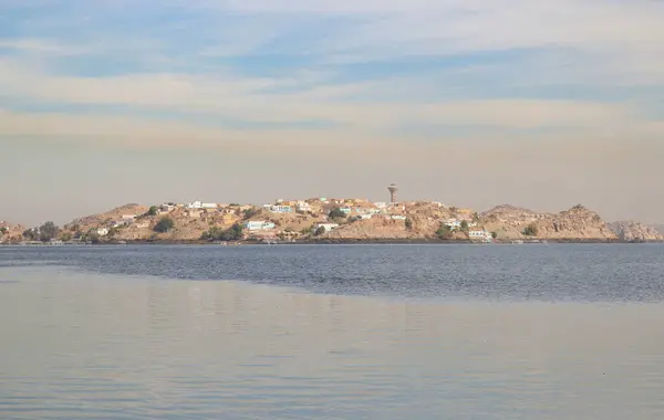 Mısır 'ın güneyindeki Nil Nehri manzarası.