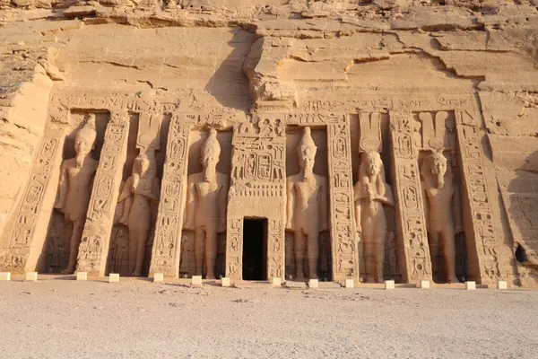 Eski Mısır tapınağı Nefertari, Abu Simbel, Mısır