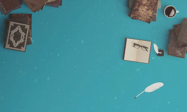 Retro İlham Dokuma Duvar Kağıdı 4k Antika Kitap Tasarımı Modeli