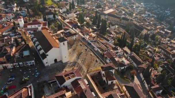 阿尔拜金区格拉纳达市的空中景观 是该市古老的摩尔人居住区 位于阿尔罕布拉对面的一座山上 Andalusia 西班牙 — 图库视频影像