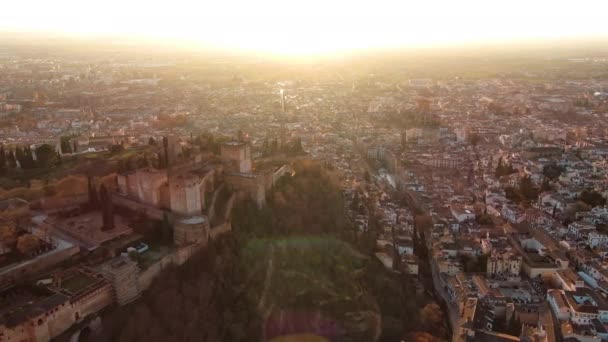 アルハンブラ宮殿と要塞の夕日 グラナダの息をのむような空中ビュー アンダルシア州 — ストック動画
