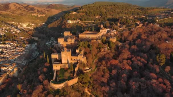 Puesta Sol Sobre Palacio Fortaleza Alhambra Una Impresionante Vista Aérea — Vídeos de Stock