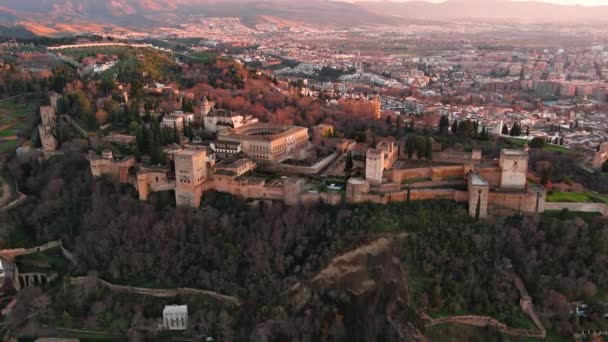 Puesta Sol Sobre Palacio Fortaleza Alhambra Una Impresionante Vista Aérea — Vídeos de Stock