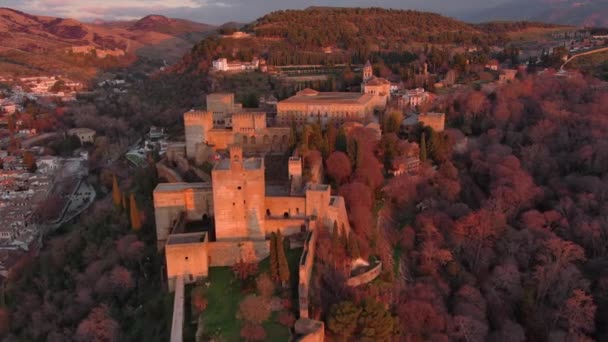 Atemberaubende Luftaufnahme Des Alhambra Palastes Und Der Festung Bei Sonnenuntergang — Stockvideo