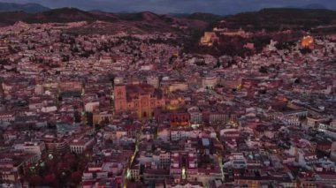 Granada, Endülüs, İspanya 'daki Granada kentindeki bir Roma Katolik kilisesi, Granada Katedrali' nin hava manzarası. Barok mimarisi