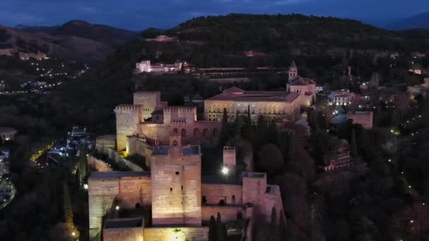 グラナダのアルハンブラ宮殿 スペイン イスラム中世の城 アンダルシアの有名な観光名所の空中ビュー 南スペイン — ストック動画