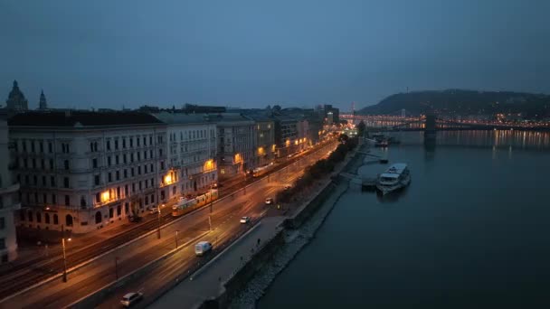 Вид Воздуха Типичный Будапештский Трамвай Проходящий Через Окрестности Города Голубой — стоковое видео