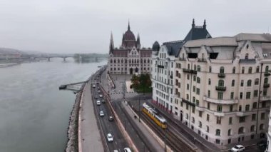 Macaristan 'ın bulutlu bir günde Budapeşte, Macaristan Parlamento Binası Havadan Görünüm Çekimi