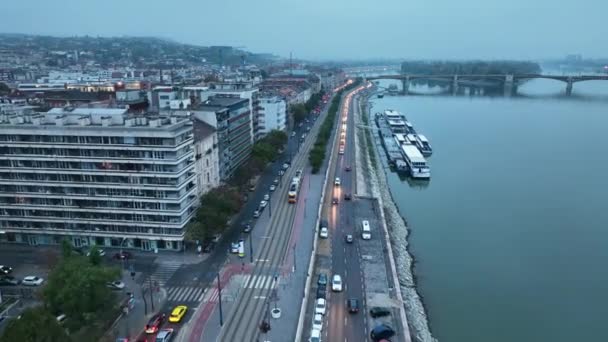 Vista Aérea Budapest Margaret Bridge Margit Escondió Sobre Río Danubio — Vídeos de Stock
