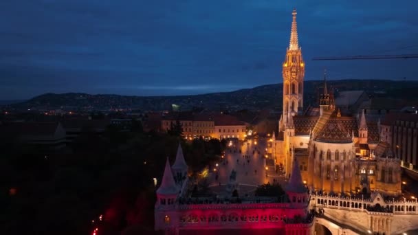 Gece Matthias Kilisesi Balıkçı Kalesi Nin Havadan Görüntüsü Alınıyor Budapeşte — Stok video