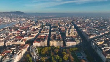 Sabahın erken saatlerinde St. Stephens Bazilikası 'nın havadan görüntüsü çekiliyor. Budapeşte, Macaristan