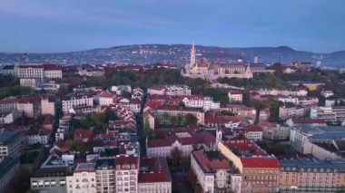 Budapeşte 'nin gündoğumu silueti, hava manzarası. Tuna Nehri, Buda tarafı, Macaristan